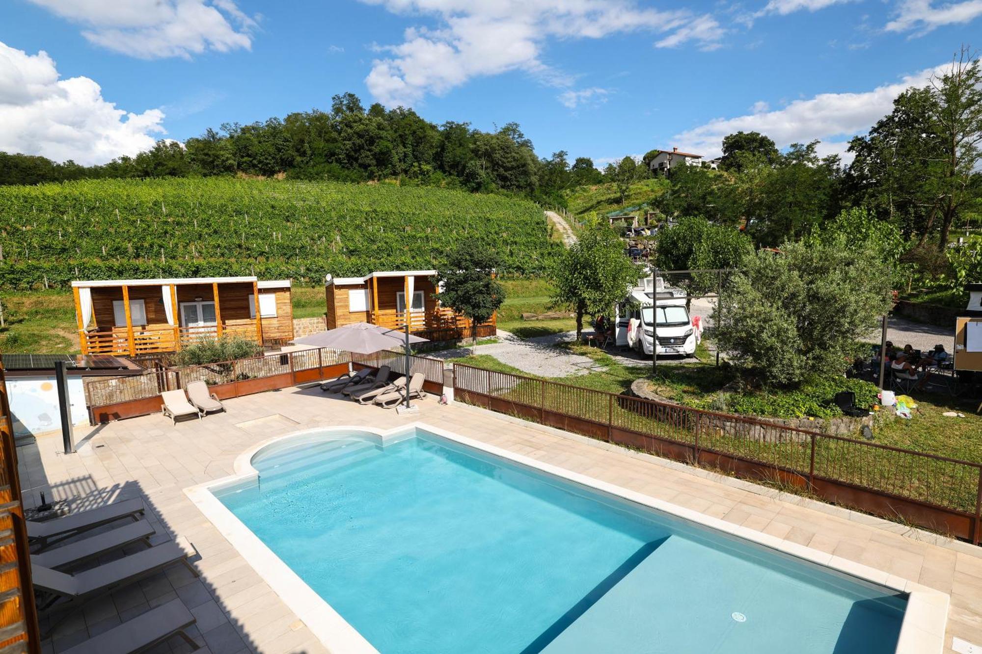 Saxida Wine Estate Hotel Zalosce Exterior photo